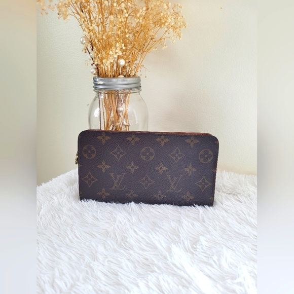 Louis Vuitton Zipper Wallet - Picture 2 of 16